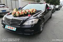 武汉豪华婚车从一队美丽整齐高端的婚车车队开始，租婚车选大唐朝