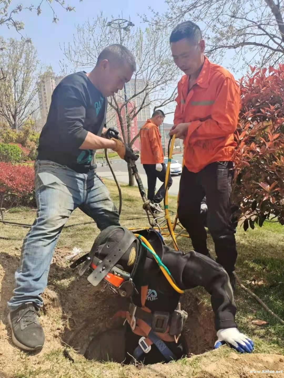 城阳24小时管道疏通,隔油池清理 城阳24小时管道疏通,隔油池清理